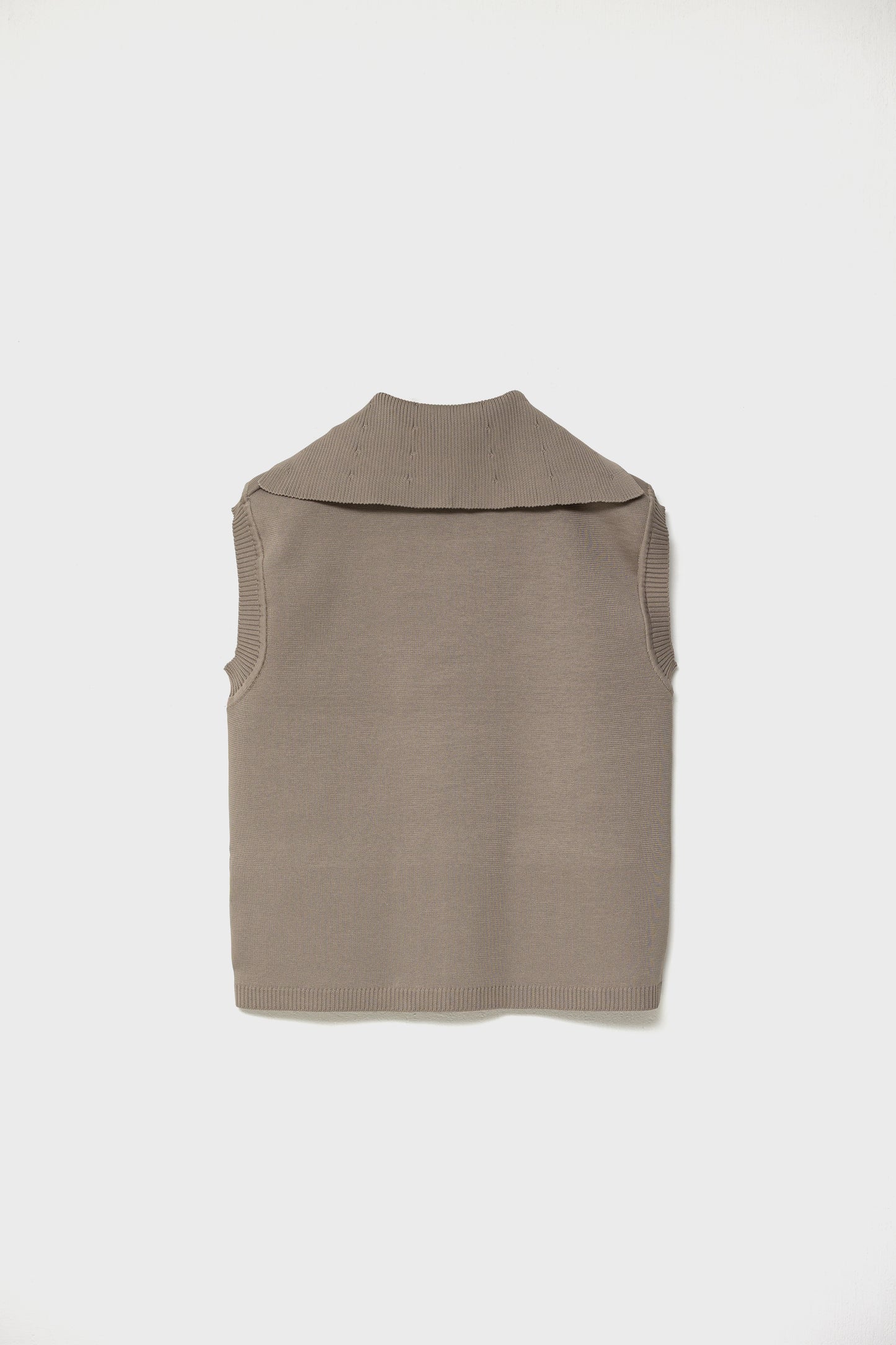 RECYCLED SMOOTH-KNIT VEST - Beige