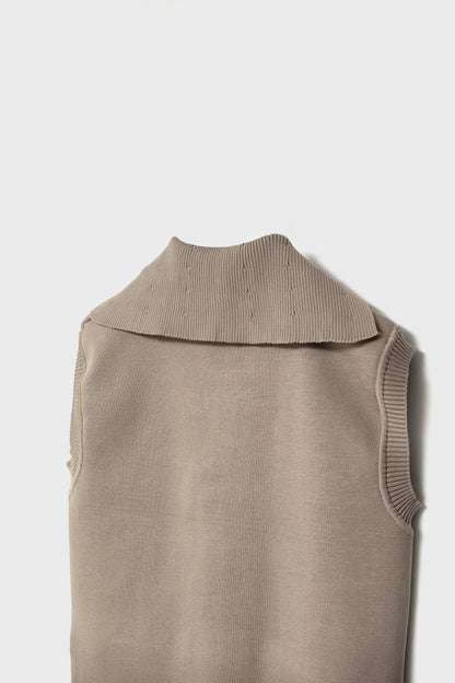 RECYCLED SMOOTH-KNIT VEST - Beige