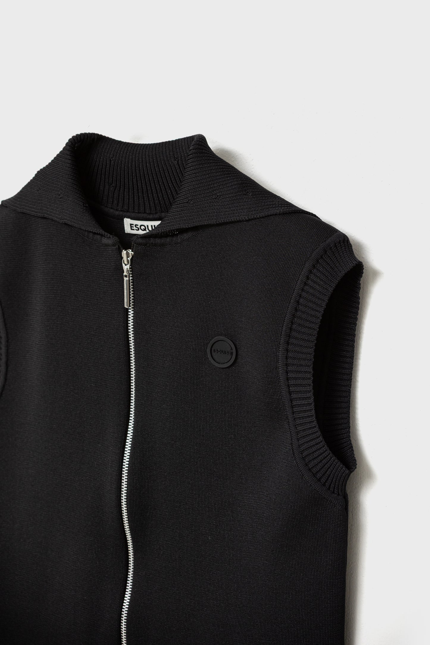 RECYCLED SMOOTH-KNIT VEST - Black