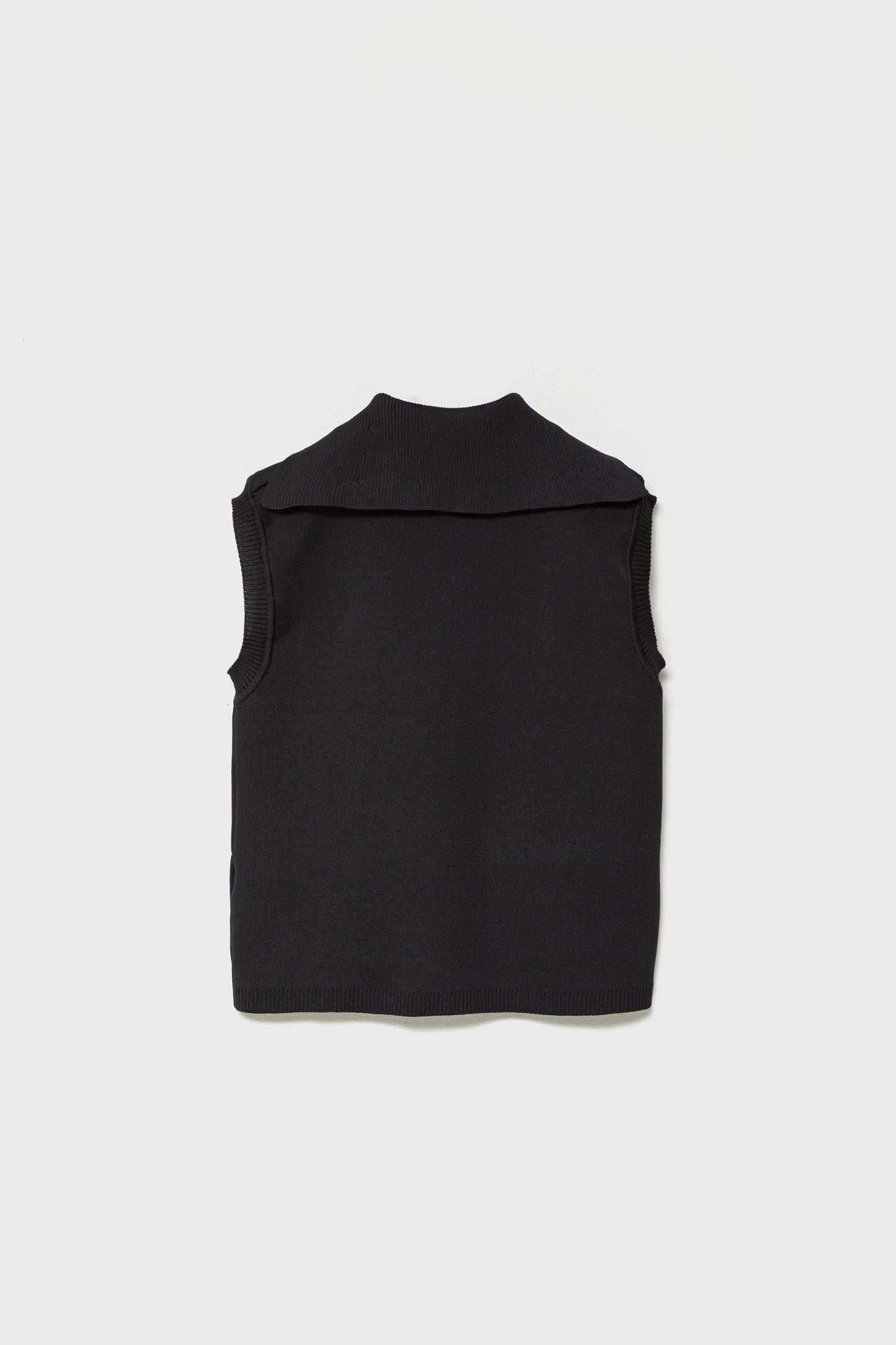 RECYCLED SMOOTH-KNIT VEST - Black