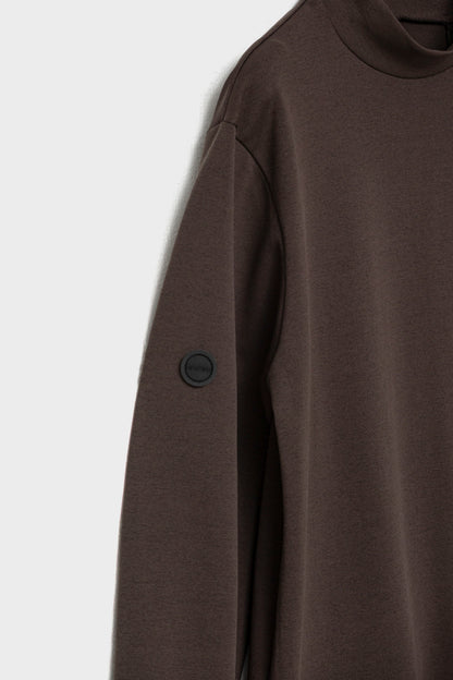 RELAXED STRETCH MOCKNECK - Brown