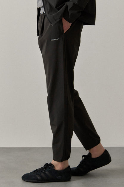 LIGHTFORM SLIM JOGGERS - Black